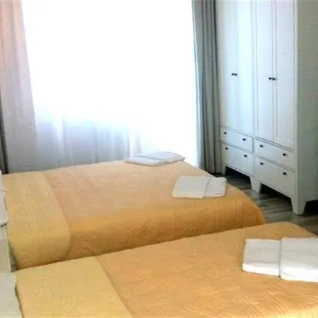 Corner Boutique 3*